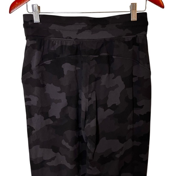 Lululemon Ready to Rulu High-Rise Cropped Jogger- Camo (2022)- Size 6 - Picture 10 of 15